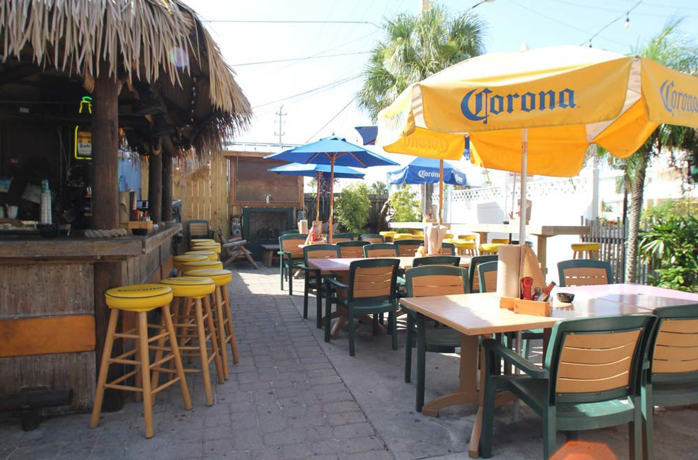 Captain Curt's Sniki Tiki Bar & Live Entertainment is the best siesta key tiki bar.